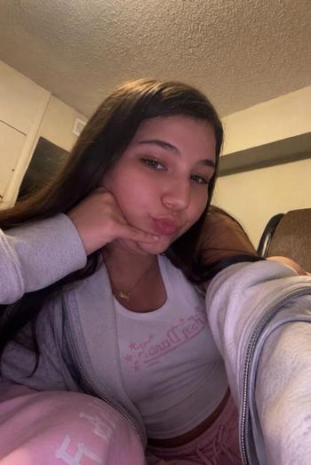 Ari , 20  female escort, North Jersey